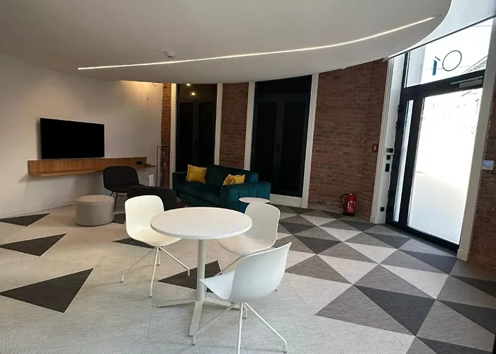 Aparthotel Fesh Lofts, 10min To Center, Ac & Kitchen 4*